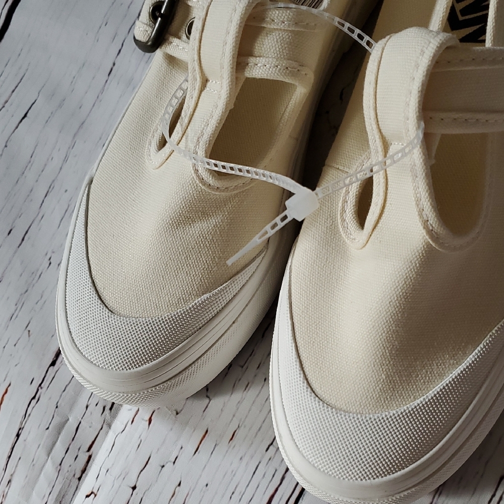 🆕️ Vans Women's Cream Mary Jane Buckle Sneakers - Picture 3 of 6